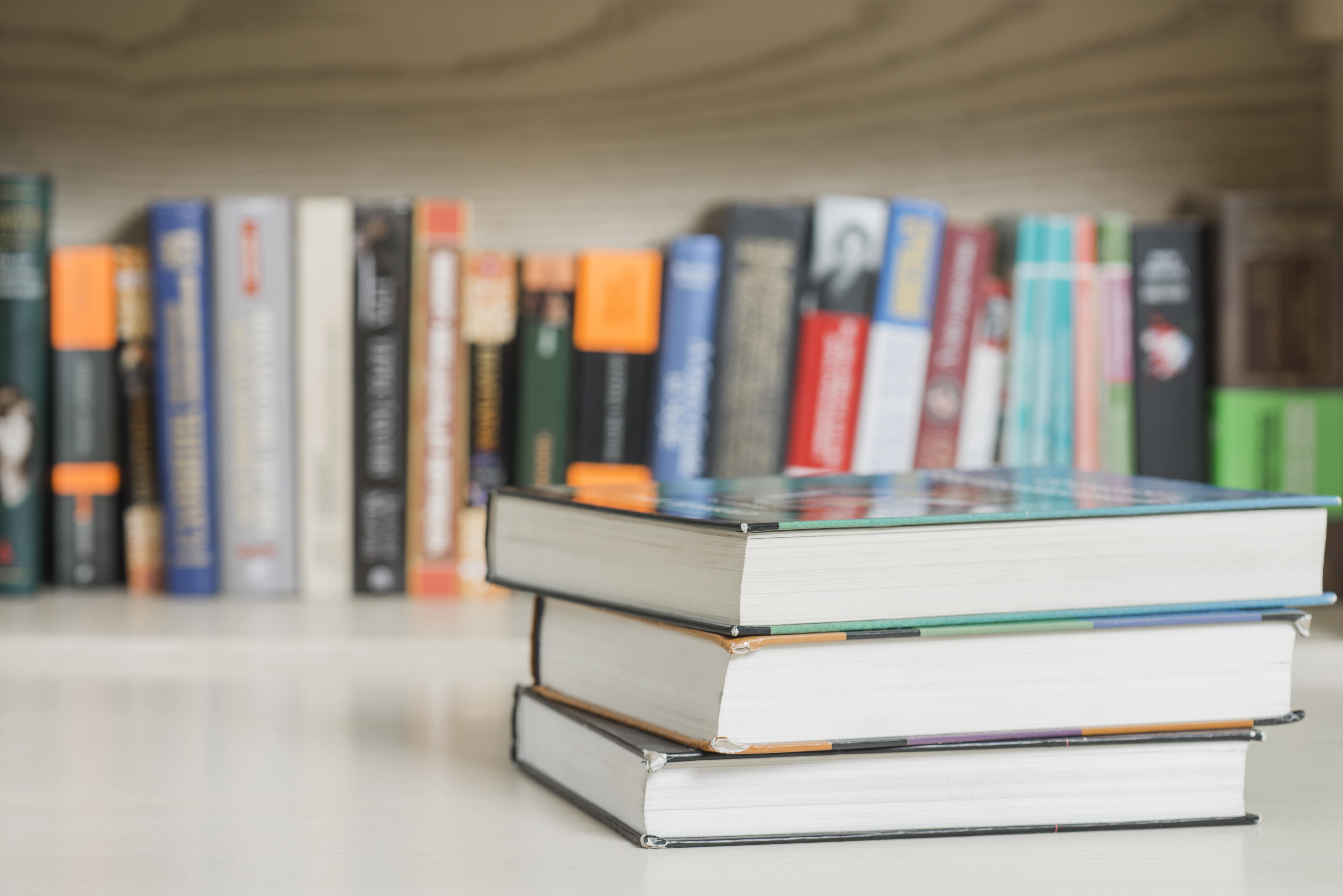 20 Expert Tips on How to Secure a Book Deal in 2024